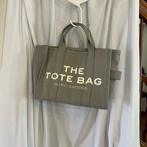 Marc Jacobs Gray Canvas Tote Bag with Minimalist Design